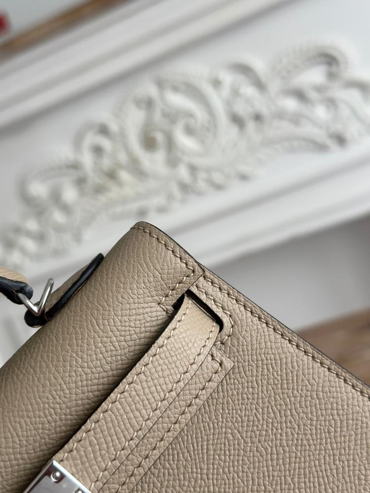Hermes Mini Kelly II Bag 19cm - Taupe / Silver Hardware
