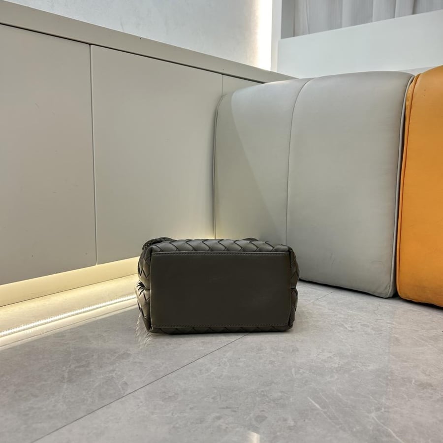Bottega Veneta Andiamo New Bucket Bag 21cm