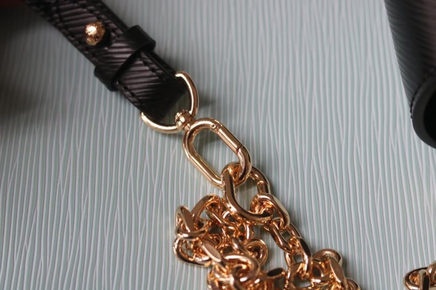 LV Twist East-West 23.5cm