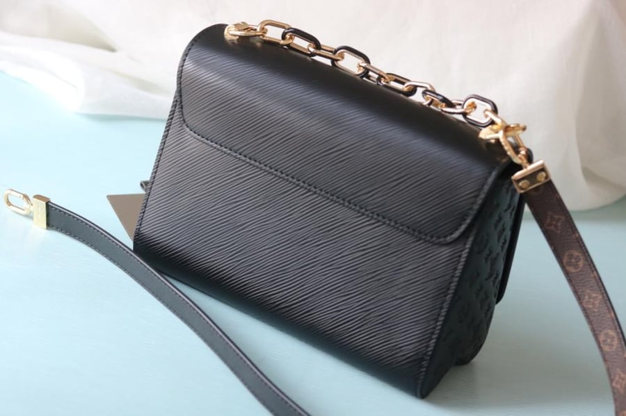 LV Twist Empreinte Chain 23cm