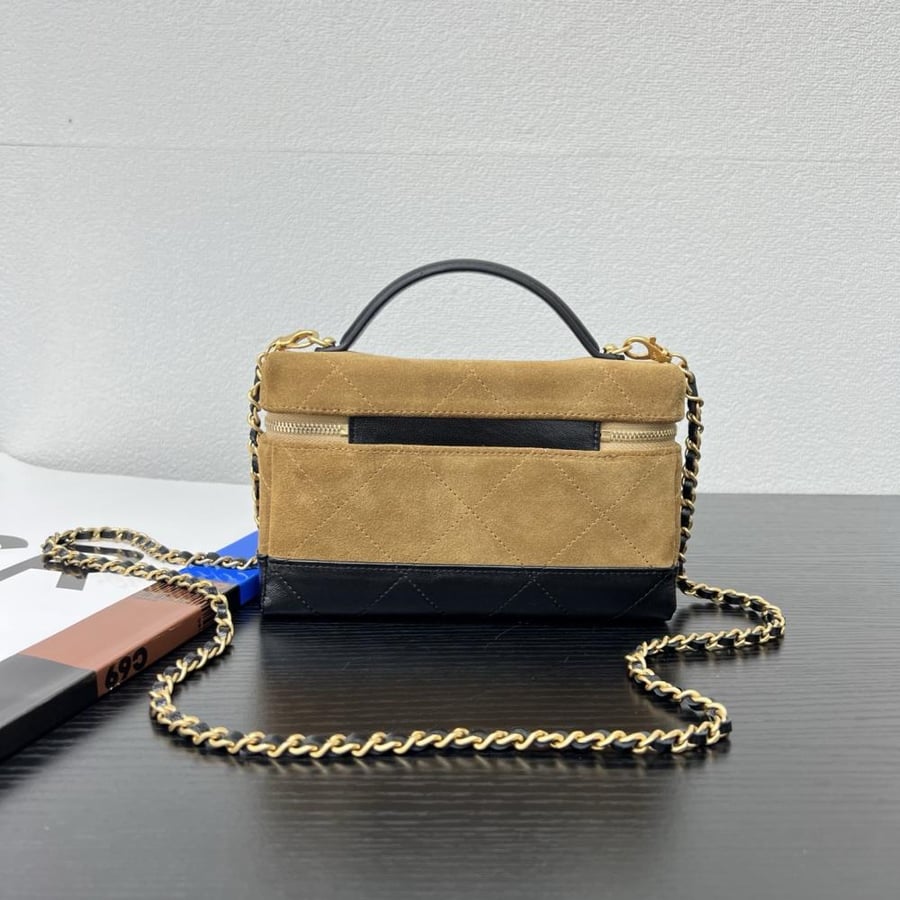 Chanel Mixed-Material Quilted Vanity Case