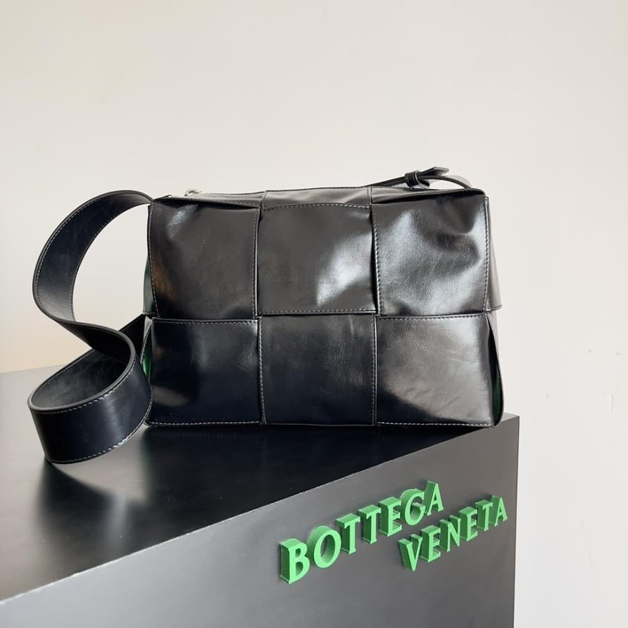 BV Small Arco Camera Bag 28cm