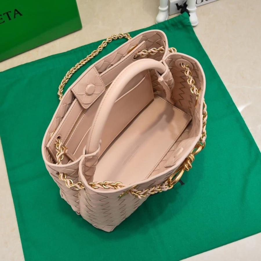 BV Small Andiamo Chain Bag 25cm
