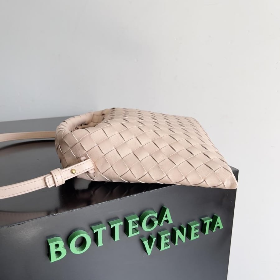 BV Mini Hop Bag 25.5cm