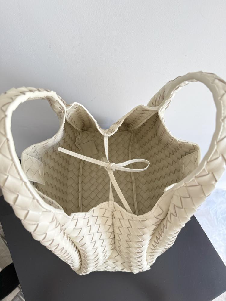 BV Campana Shoulder Bag 39cm