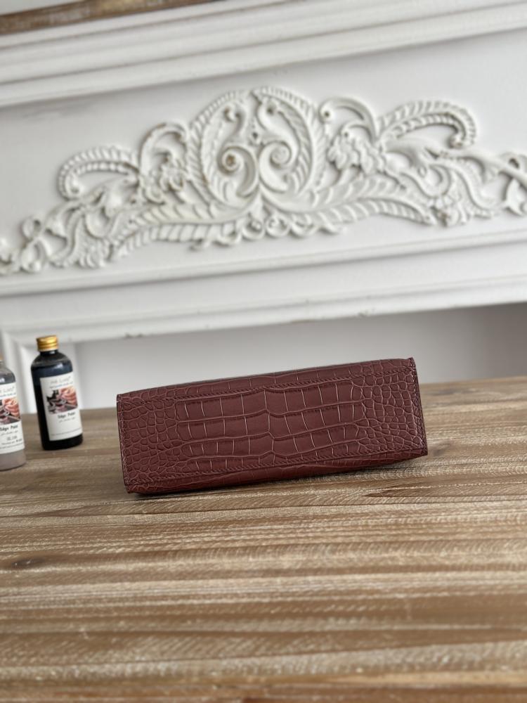 Hermes Kelly Mini Pochette 22cm - Burgundy / Gold Hardware