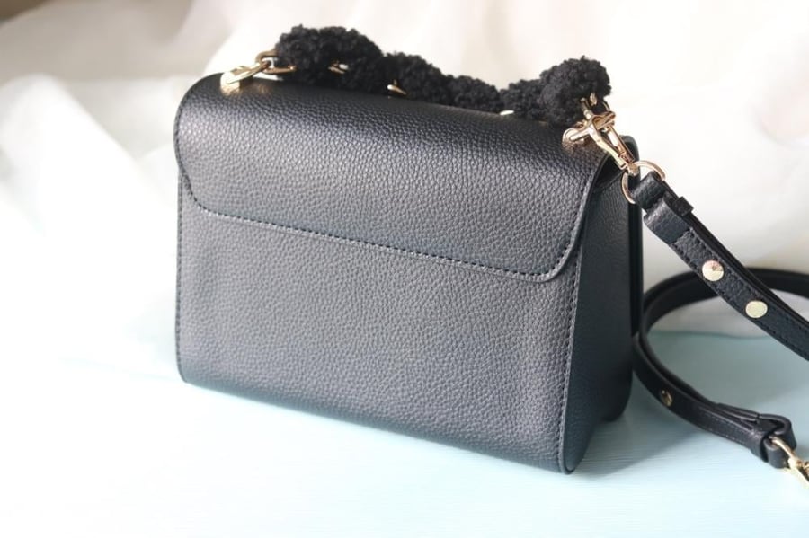 LV Twist Shearling Handle 23cm