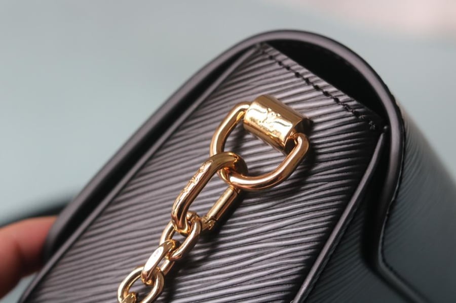 LV Twist East-West 23.5cm