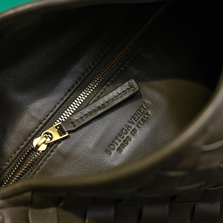 New BV Small Hop Bag 41cm (Leather)