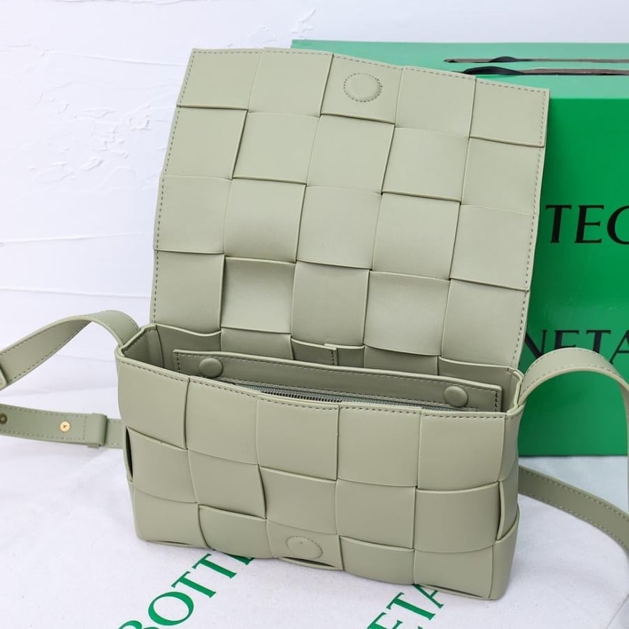 Bottega Veneta Cassette 15-Pint Intrecciato Bag 23cm