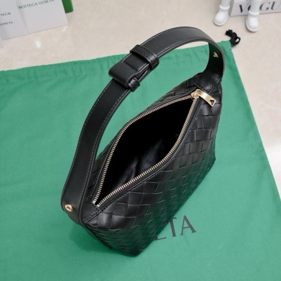 BV Wallace Shoulder Bag 22cm