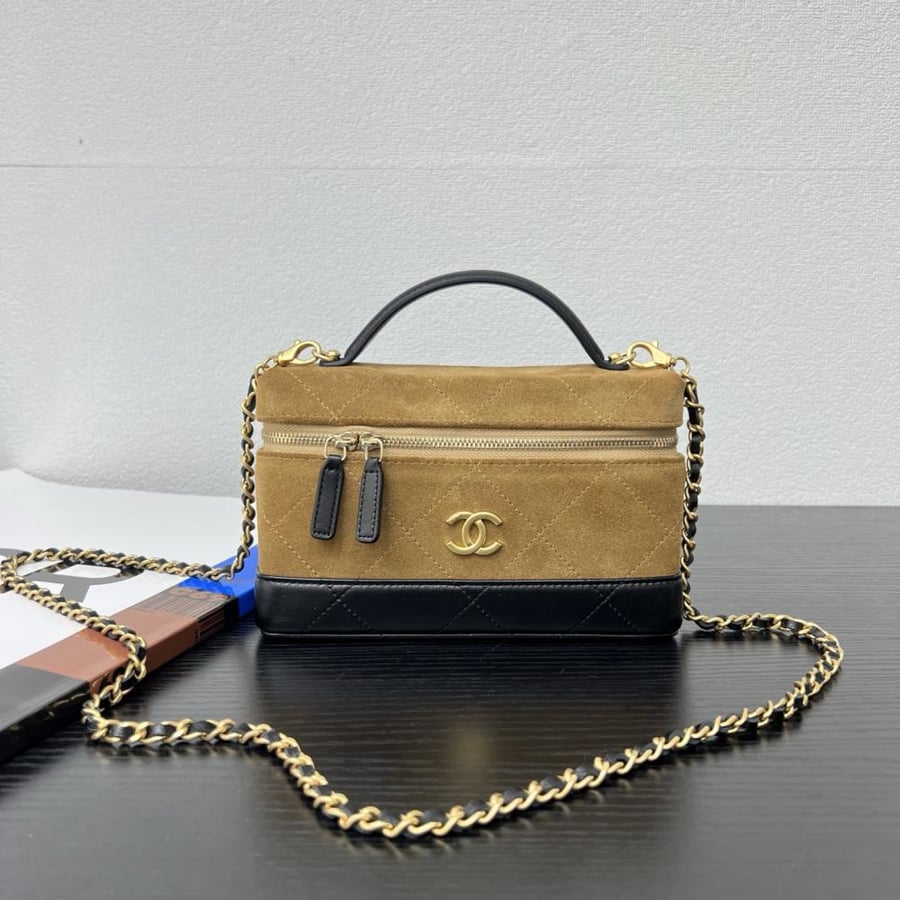 Chanel Mixed-Material Quilted Vanity Case