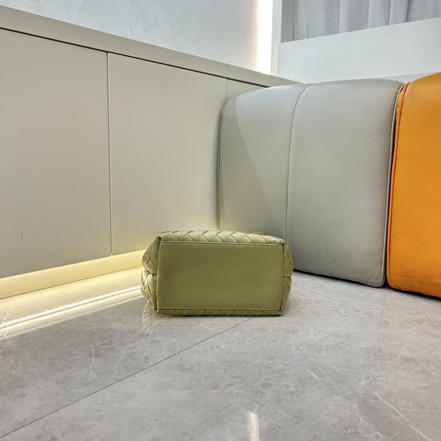 Bottega Veneta Andiamo New Bucket Bag 21cm