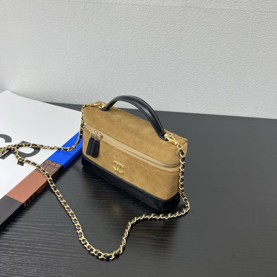 Chanel Mixed-Material Quilted Vanity Case