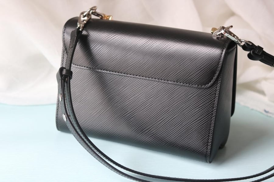 LV Twist Monogram Chain 23cm