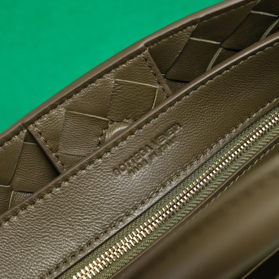 BV Small Andiamo Chain Bag 25cm