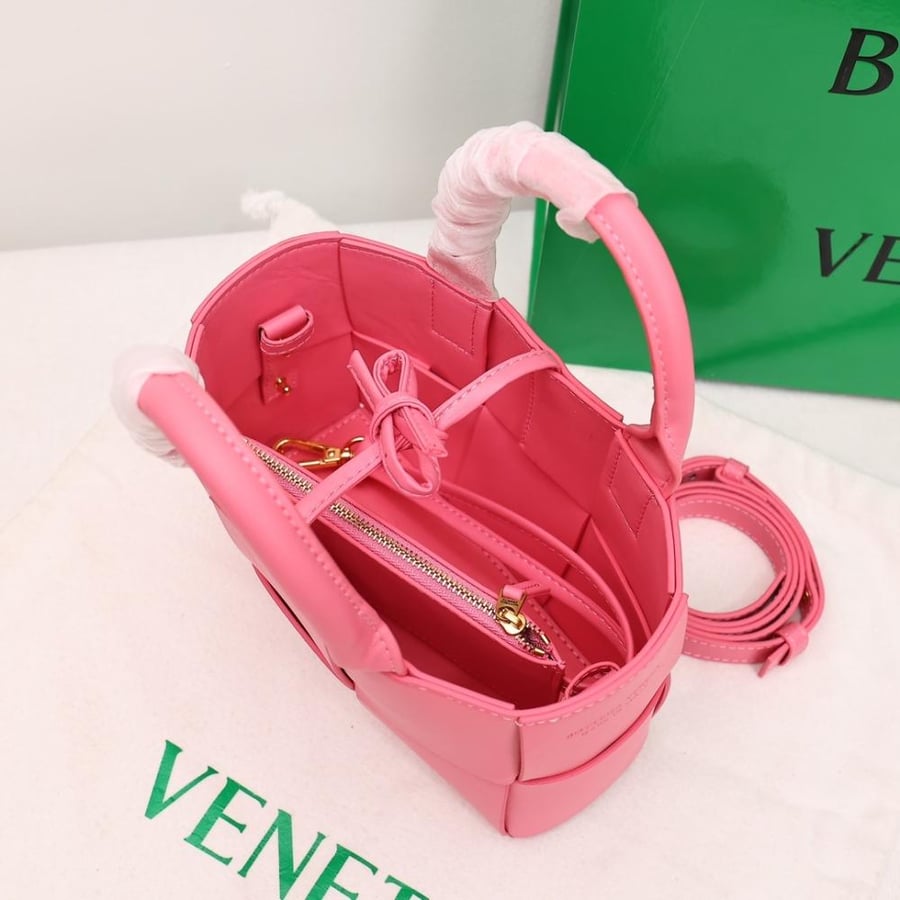 Bottega Veneta Cassette 15-Pint Intrecciato Bag 23cm