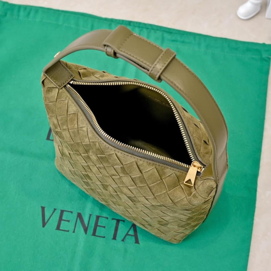 BV Wallace Shoulder Bag 22cm