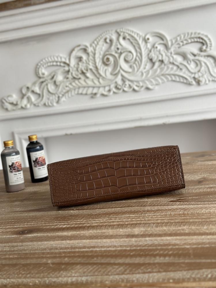 Hermes Kelly Mini Pochette 22cm - Brown / Gold Hardware