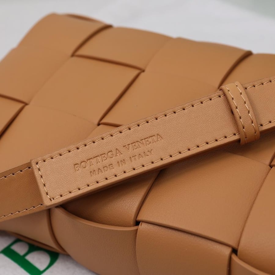 Bottega Veneta Cassette 15-Pint Intrecciato Bag 23cm