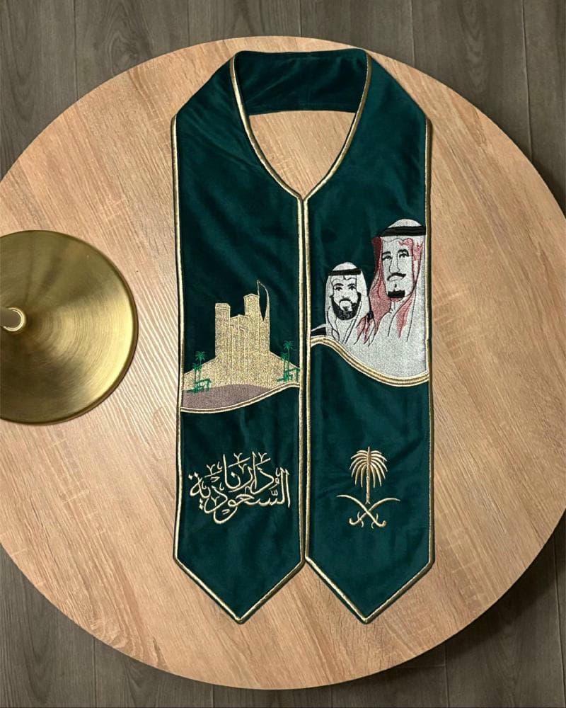 وشاح اليوم الوطني صوره الملك و ولي العهد مخمل