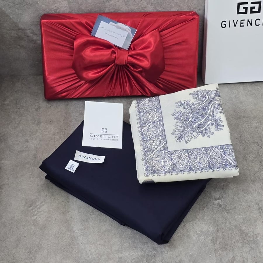 قماش شتوي باللون الداكن مع شال كشميري وعلبة هدايا