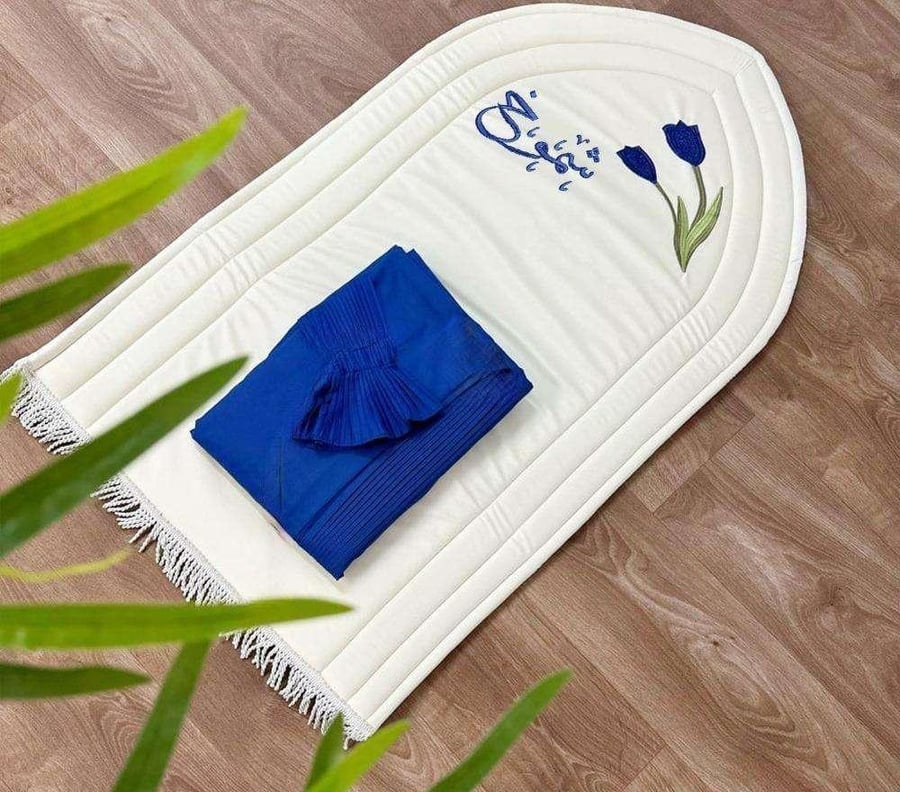 طقم صلاة نسائي ملكي مخصص بالاسم هدية فاخرة