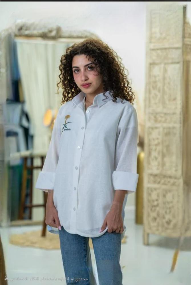 قميص اليوم الوطني بتطريز سيفين و نخلة