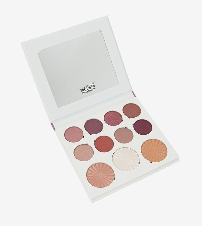 Eyeshadow and highlighter palette Fantasy from the brand Make Over 22 - M3603