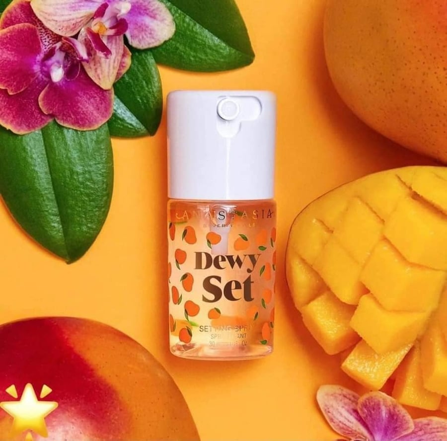 Makeup setting spray Dewy with mango from Anastasia brand - 30 ml