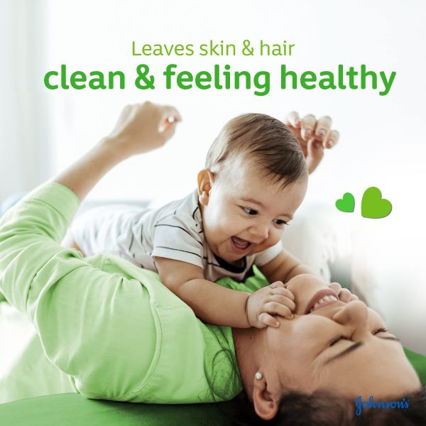 Children's hair shampoo with chamomile from Johnson's brand - 300 ml