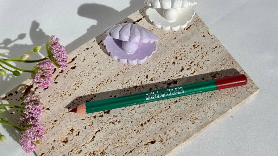 Lip liner waterproof lip liner from Gloria Beauty brand - 566