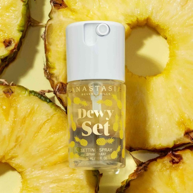 Makeup setting spray Dewy with pineapple from the brand Anastasia - 30 ml