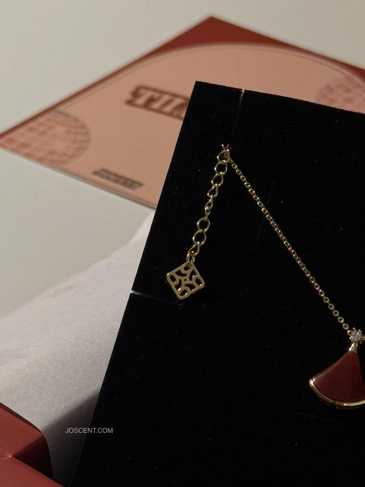 Josent necklace