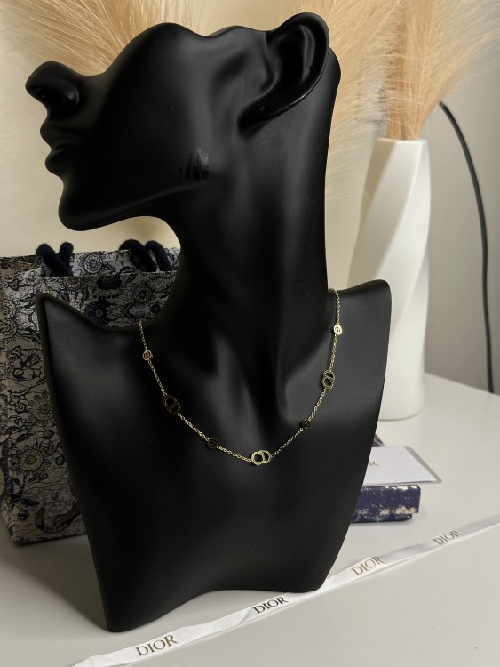 سلسال ديور Dior