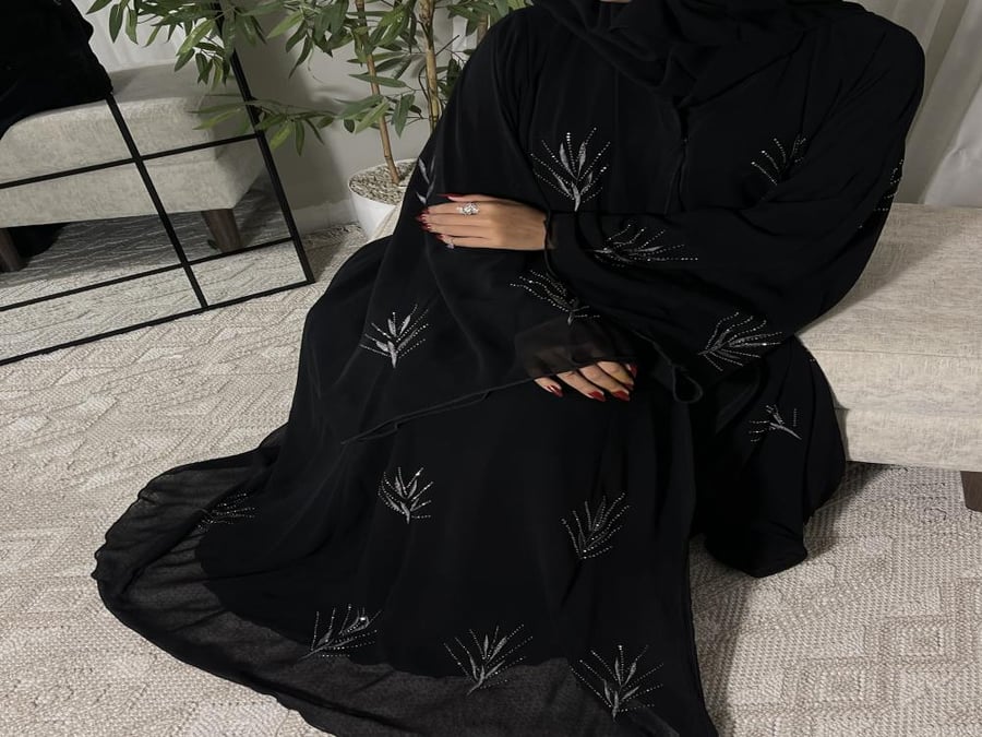 عباية الهناء -طبقتين شيفون وقماش ليزر مع تطريز وكرستال -قصة العبايه كلوش
