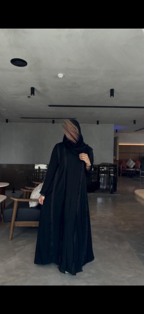 عباية سكون - قماش انترنت - مقفله ازارير - مع طرحتها - نص كلوش - نوع القماش كريب انترنت فاخر خامه طايحه وراكزه وما تحتاج كوي