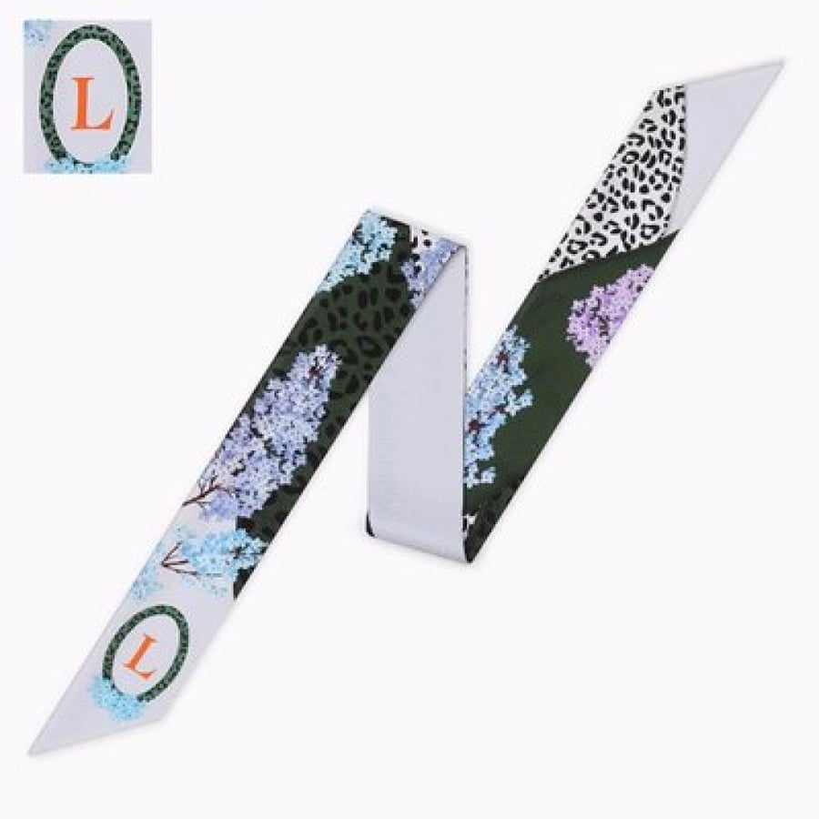 Scarf of the letters