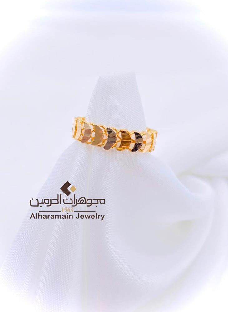 Gold earring 21 karat size 7.5 American