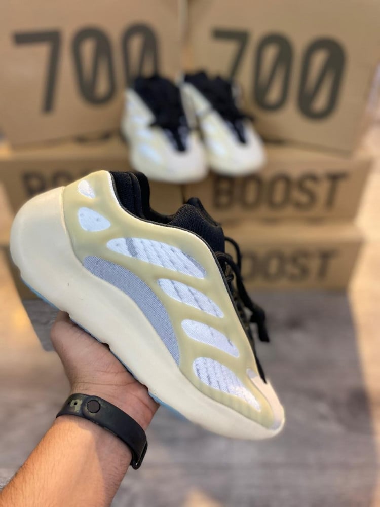 YEEZY 700 V3 "AZAEL"