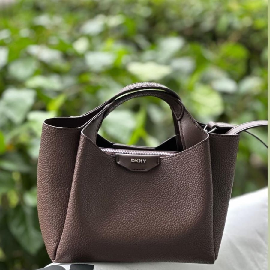 حقيبه مقاس صغير DKNY