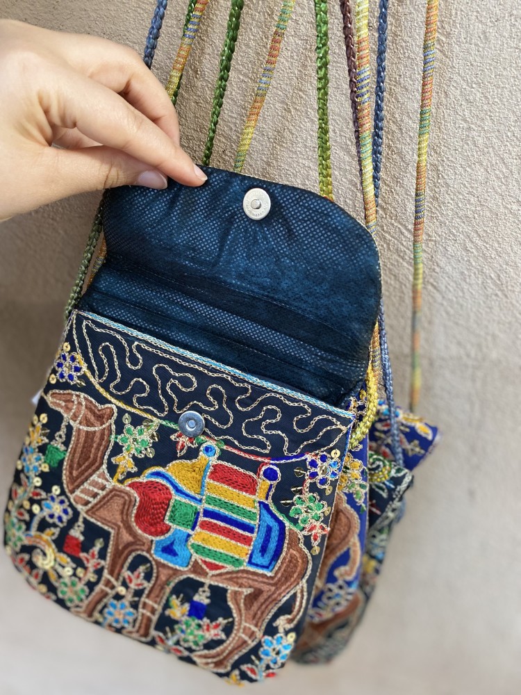 6 حقيبة الجمل