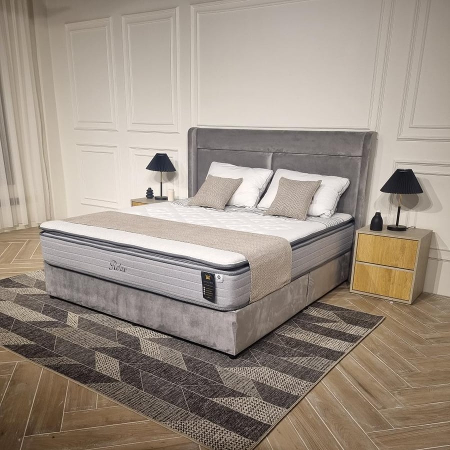 RB 16 Velvet Bed