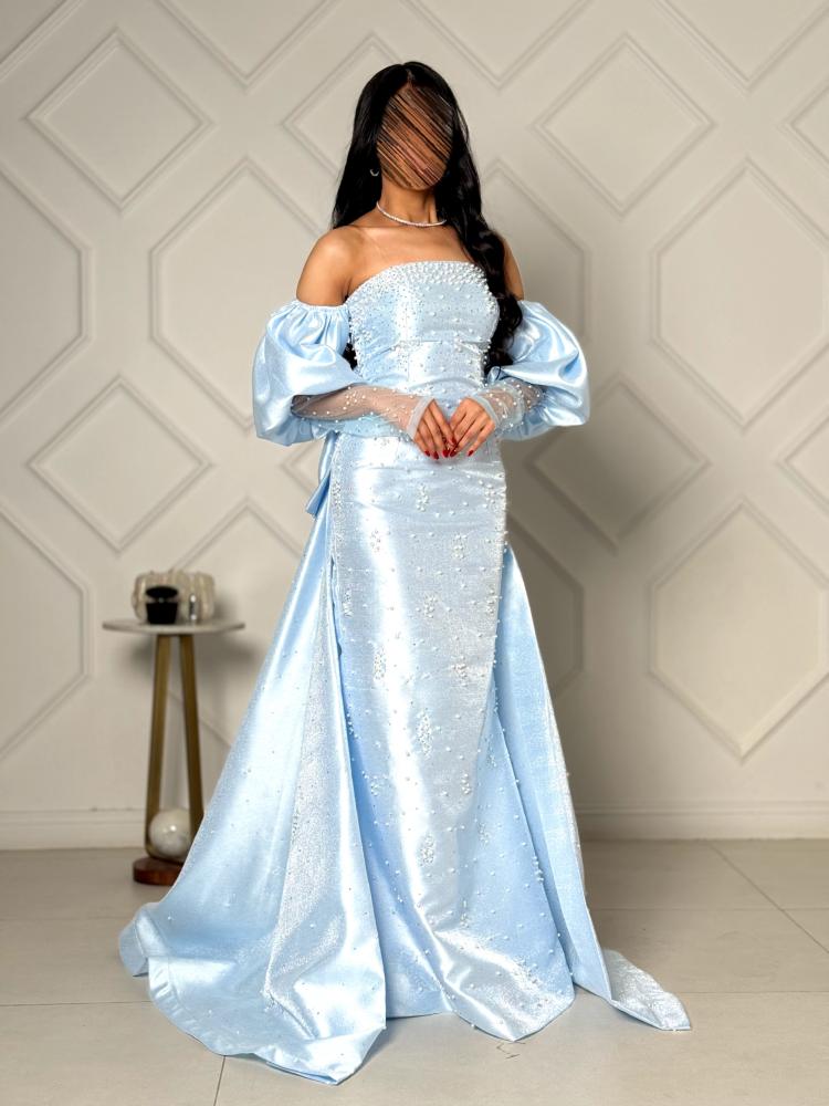 Light blue evening dress embroidered with puffed sleeves
