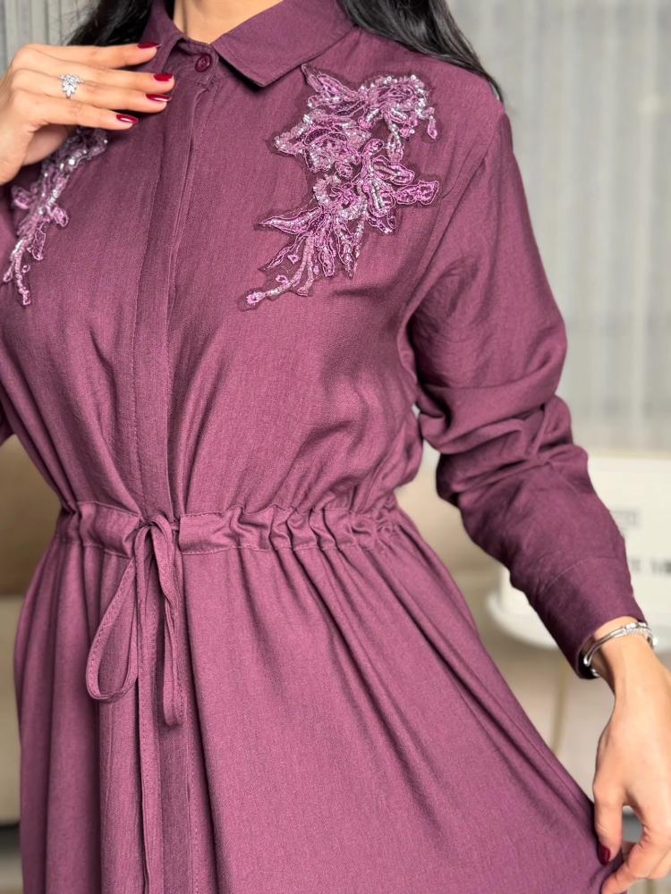 Dress with embroidery on the shoulders and elastic waist
