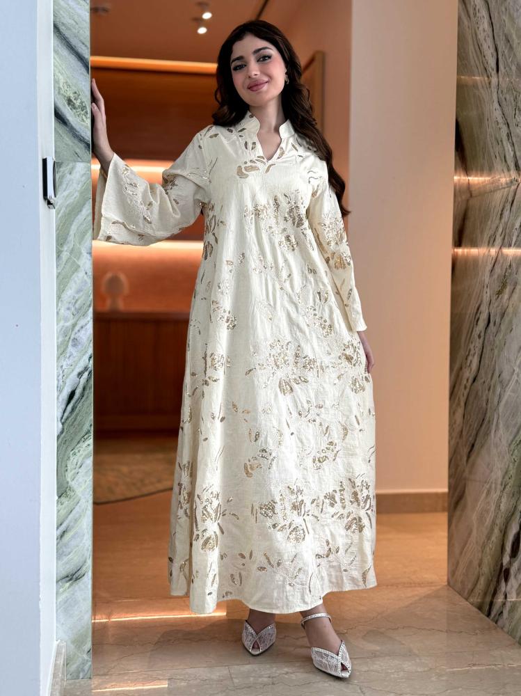 Luxurious thobe with elegant gold pattern