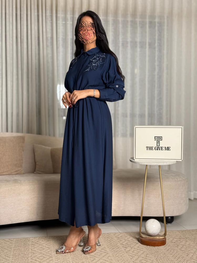 Dress with embroidery on the shoulders and elastic waist