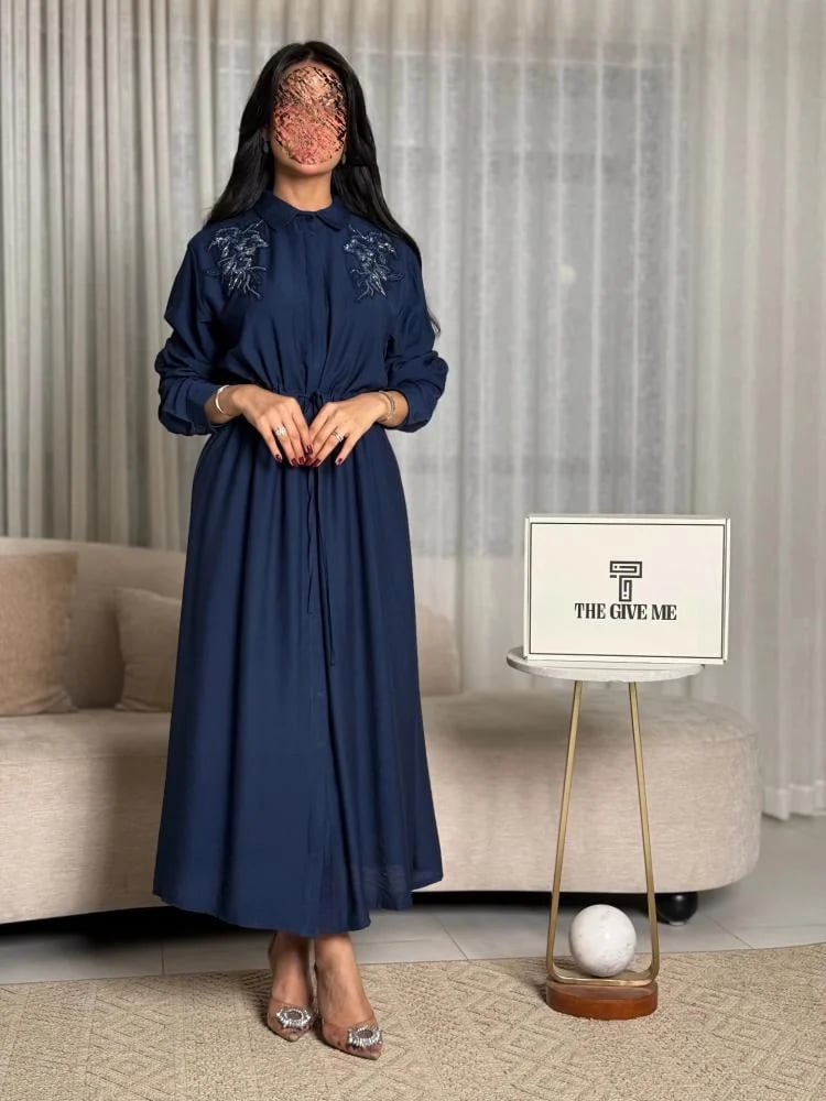 Dress with embroidery on the shoulders and elastic waist
