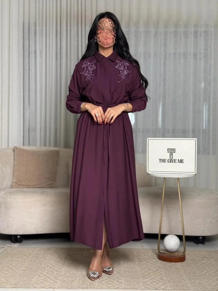 Dress with embroidery on the shoulders and elastic waist