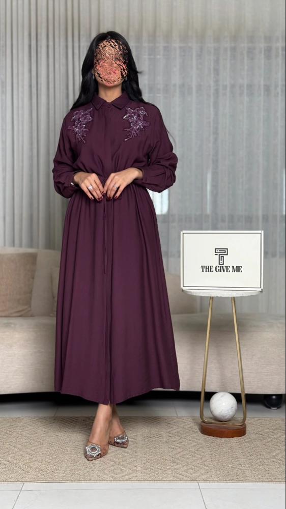 Dress with embroidery on the shoulders and elastic waist